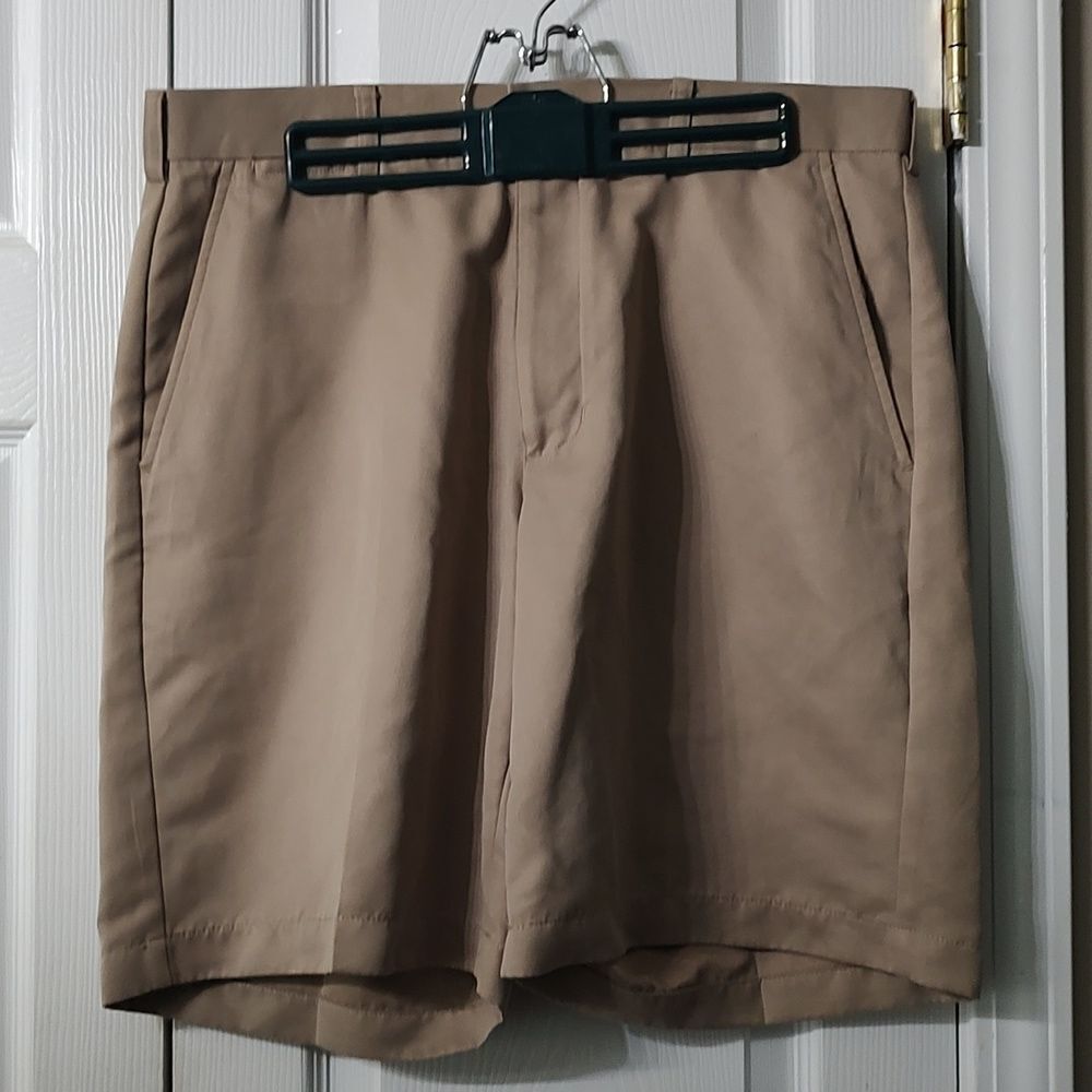 Perry Ellis 2 Under khaki  tan dress casual flat front shorts  Sz 34